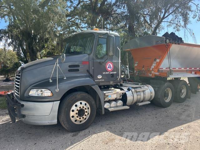 Mack CXU613 Trækkere