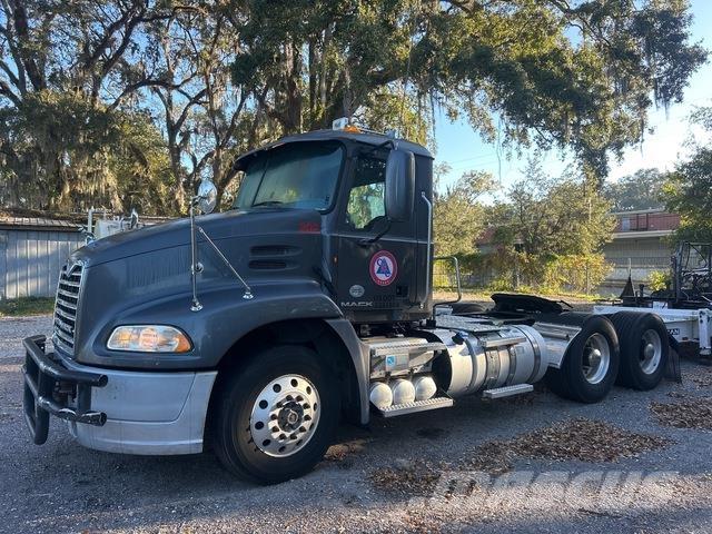 Mack CXU613 Trækkere