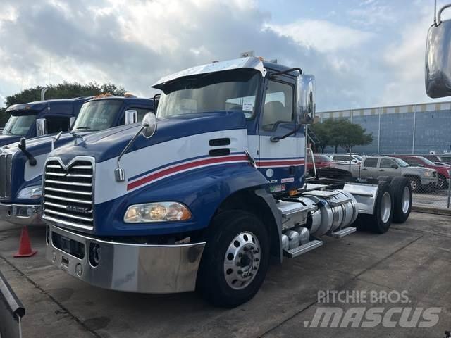Mack CXU613T Trækkere