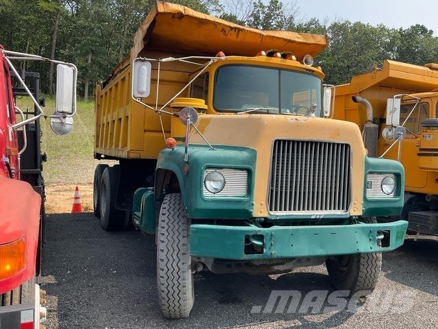 Mack DM686SX Lastbiler med tip