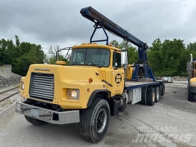 Mack DM688S Andre lastbiler