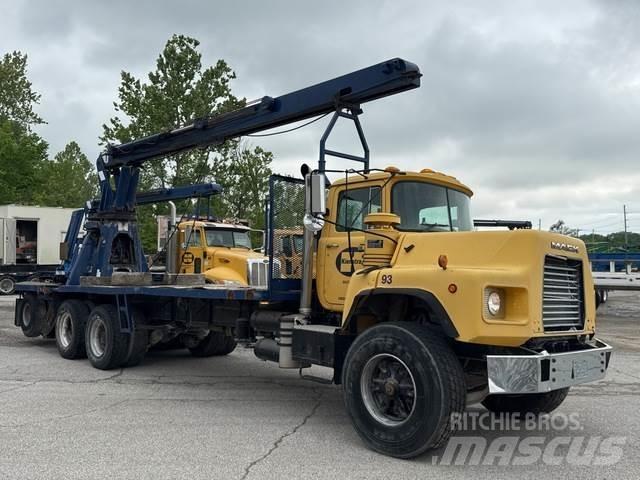 Mack DM688S Andre lastbiler