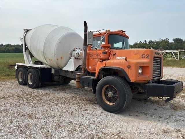 Mack DM690 Tankvogne - vand