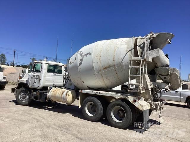 Mack DM690S Andre lastbiler