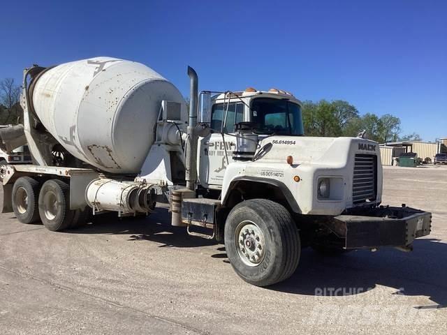 Mack DM690S Andre lastbiler