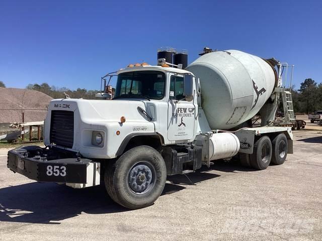 Mack DM690S Andre lastbiler