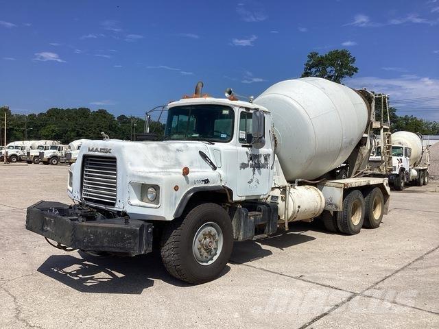 Mack DM690S Andre lastbiler