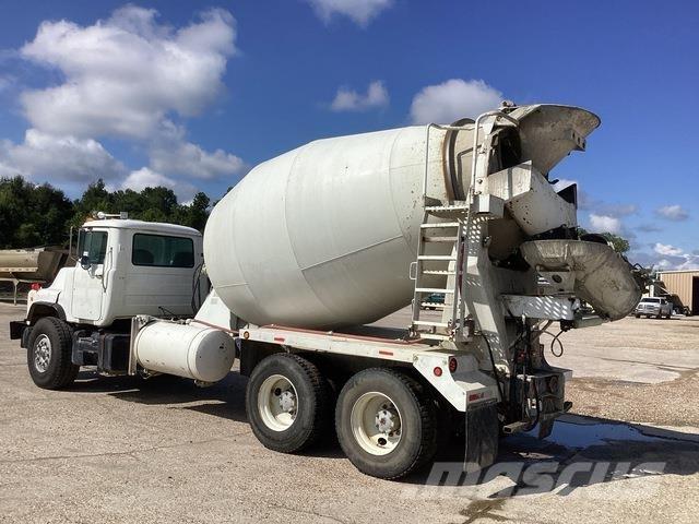 Mack DM690S Andre lastbiler