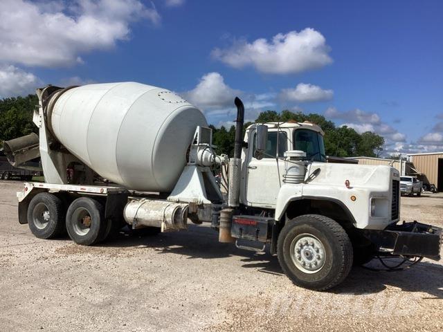 Mack DM690S Andre lastbiler