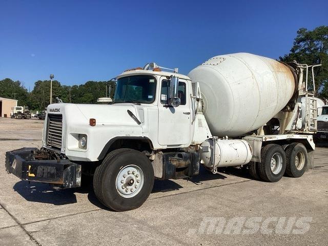 Mack DM690S Andre lastbiler
