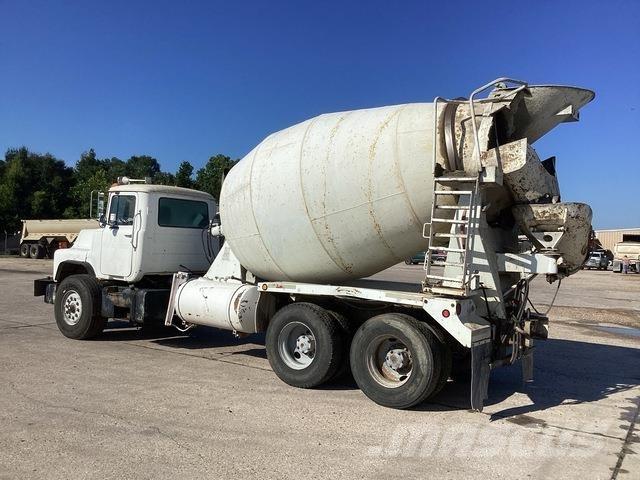 Mack DM690S Andre lastbiler