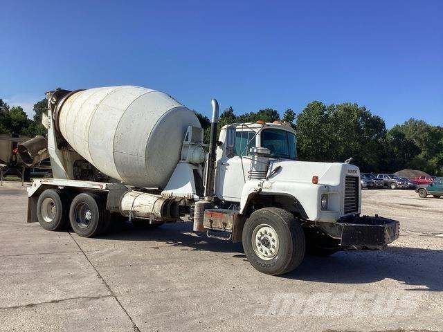 Mack DM690S Andre lastbiler