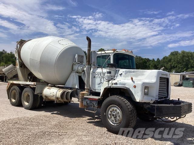Mack DM690S Andre lastbiler