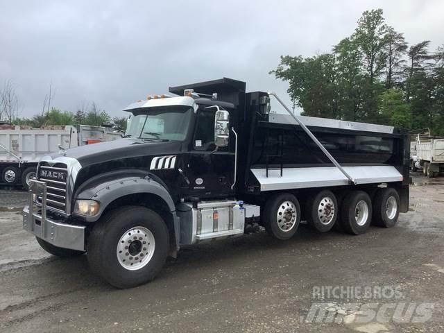 Mack GR64F Lastbiler med tip