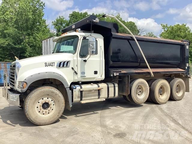 Mack GR64F Lastbiler med tip
