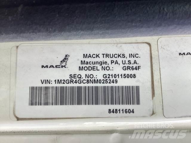 Mack GR64F Lastbiler med tip