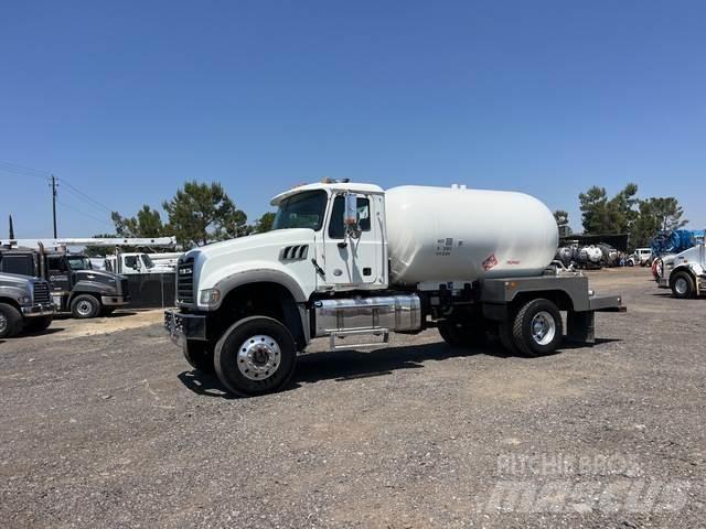 Mack GU432 Tankbiler