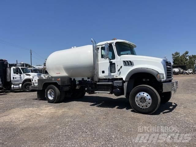 Mack GU432 Tankbiler