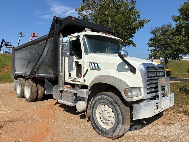 Mack GU713 Lastbiler med tip