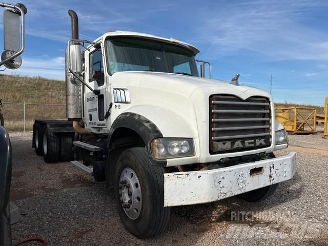 Mack GU713 Trækkere