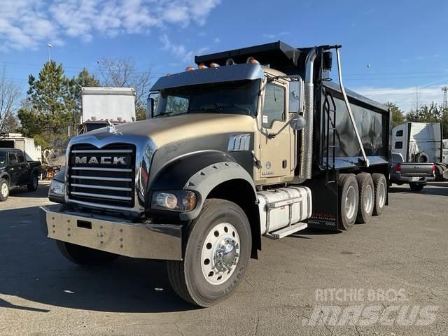 Mack GU713 Lastbiler med tip
