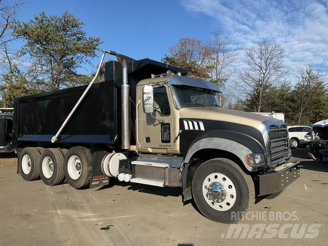 Mack GU713 Lastbiler med tip