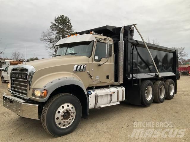 Mack GU713 Lastbiler med tip