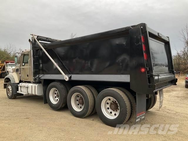 Mack GU713 Lastbiler med tip