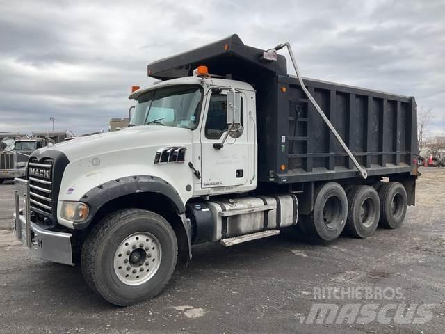 Mack GU713 Lastbiler med tip