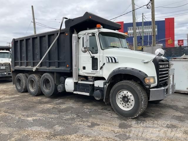 Mack GU713 Lastbiler med tip