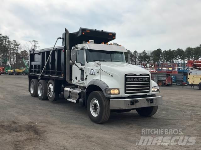 Mack GU713 Lastbiler med tip