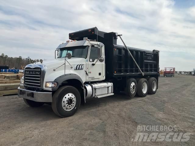Mack GU713 Lastbiler med tip