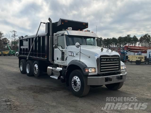 Mack GU713 Lastbiler med tip