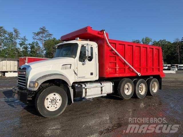 Mack GU713 Lastbiler med tip