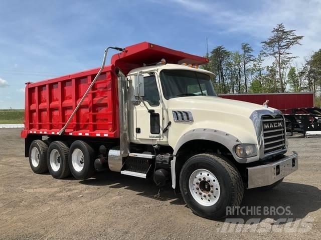 Mack GU713 Lastbiler med tip