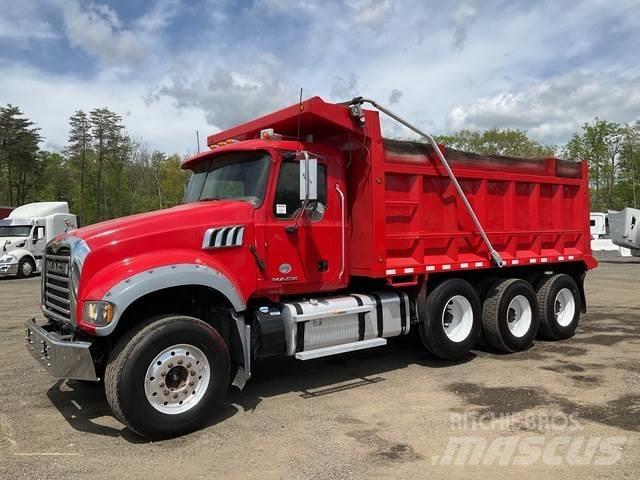 Mack GU713 Lastbiler med tip