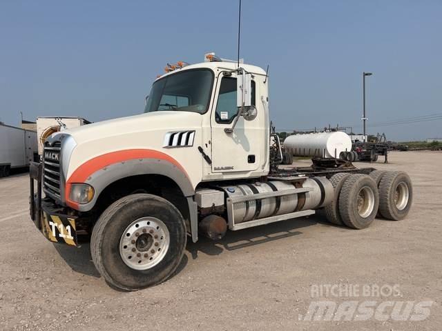 Mack GU713 Trækkere