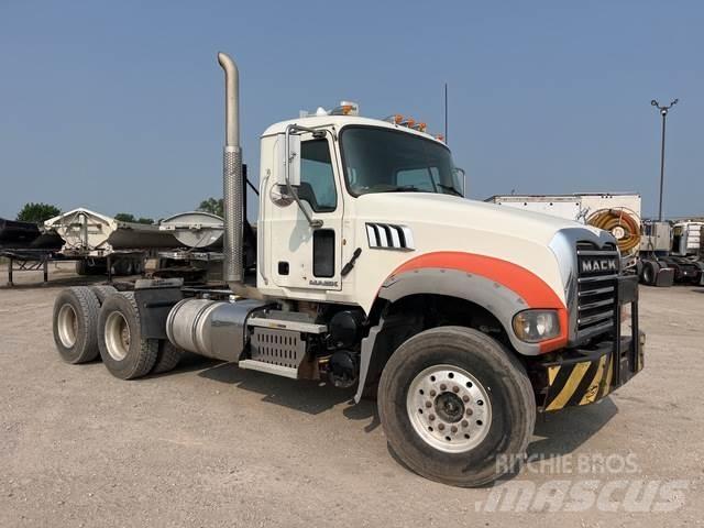 Mack GU713 Trækkere