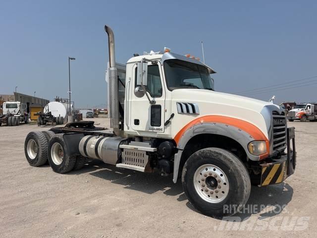 Mack GU713 Trækkere