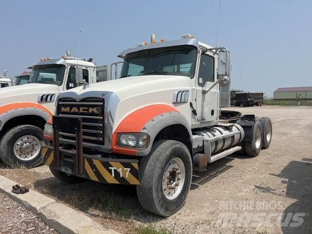 Mack GU713 Trækkere