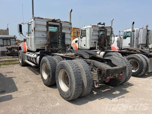 Mack GU713 Trækkere