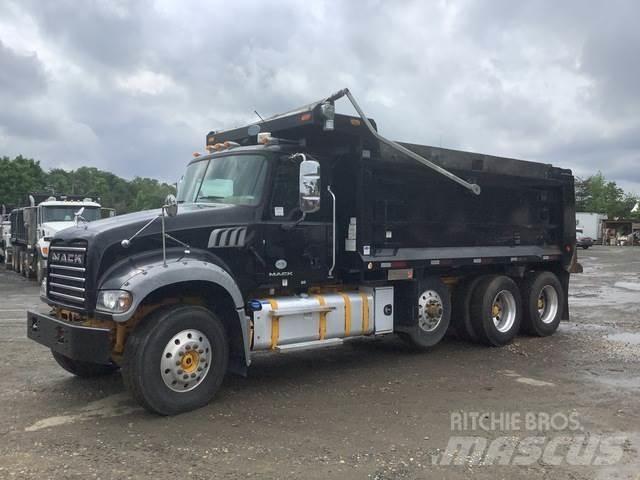Mack GU713 Lastbiler med tip