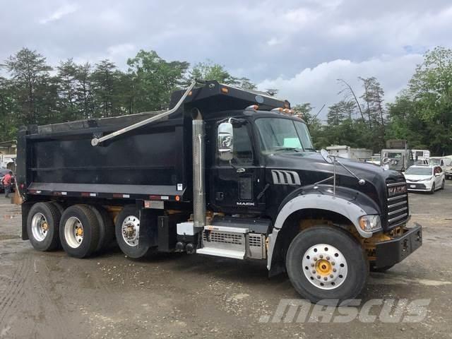 Mack GU713 Lastbiler med tip