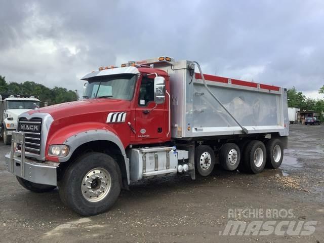 Mack GU713 Lastbiler med tip
