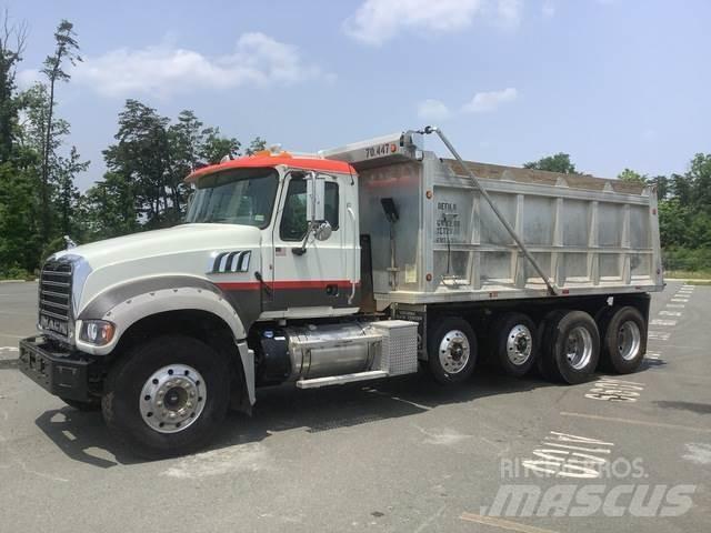Mack GU713 Lastbiler med tip