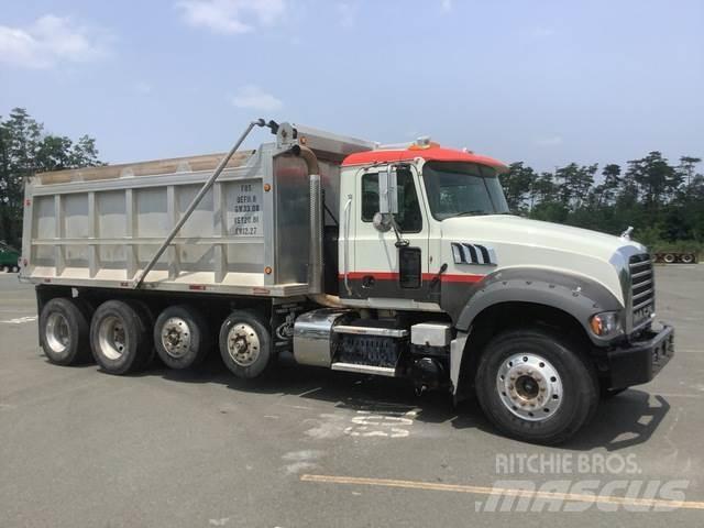 Mack GU713 Lastbiler med tip