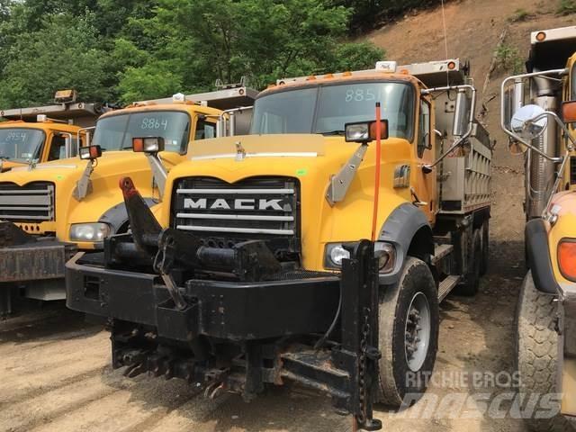 Mack GU713 Sneskovle og -plove