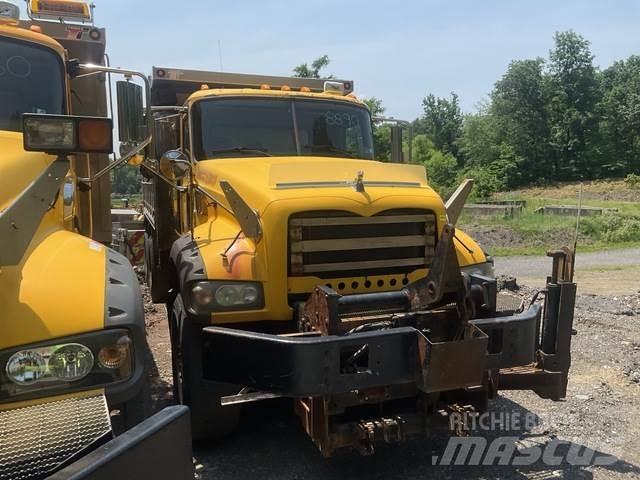 Mack GU713 Sneskovle og -plove