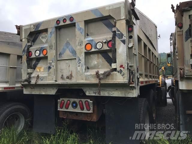 Mack GU713 Lastbiler med tip