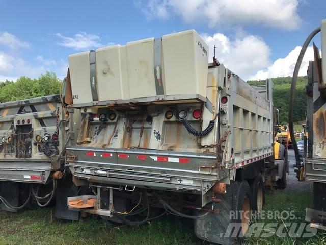 Mack GU713 Lastbiler med tip